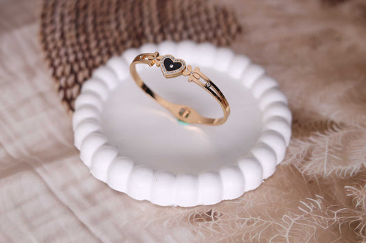 Golden Onyx Heart Bracelet