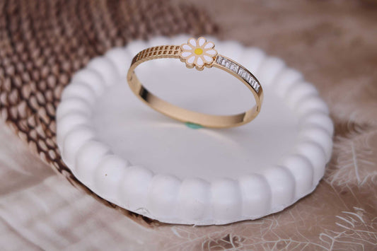 Golden white-flower Bracelet