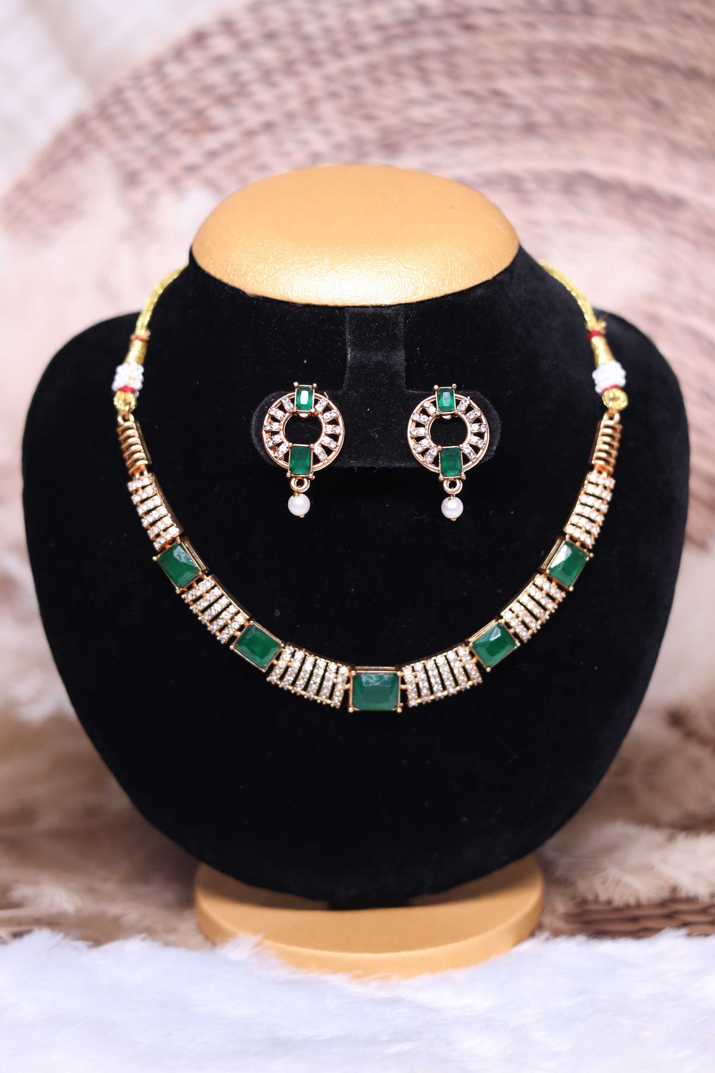 Emerald Regalement Jewelry Set