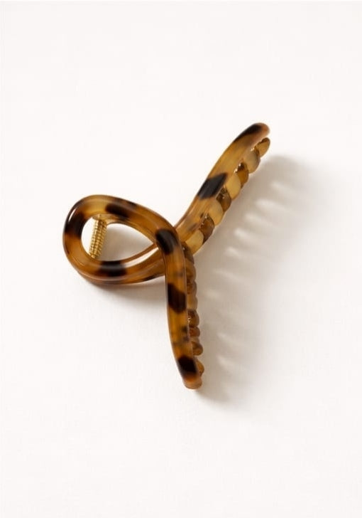 Elegant Twist Claw Clip