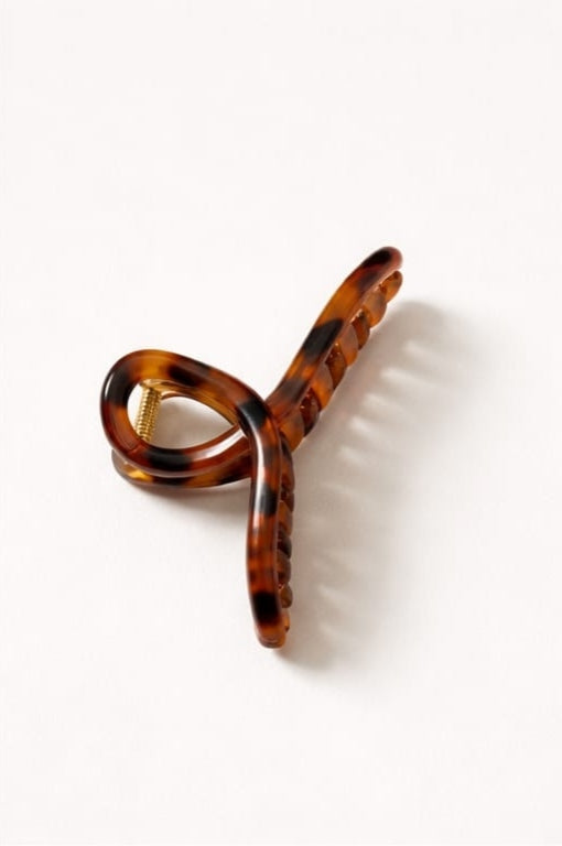 Elegant Twist Claw Clip