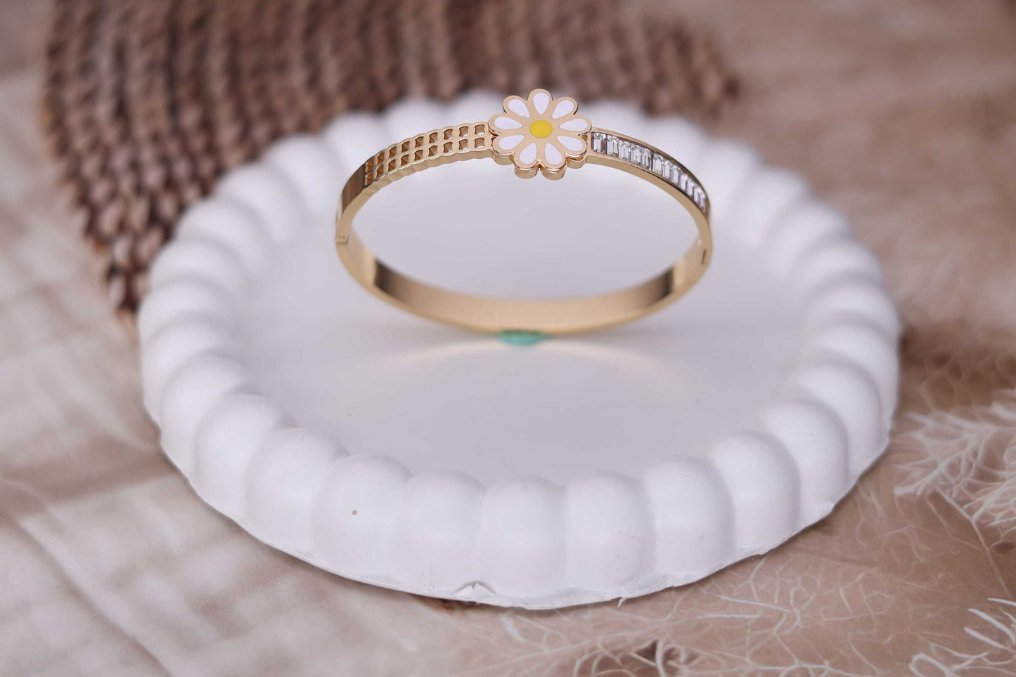 Golden white-flower Bracelet