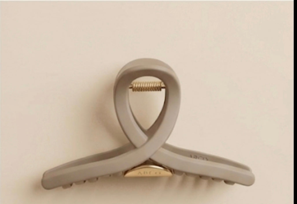 Twist Matte Claw Clip