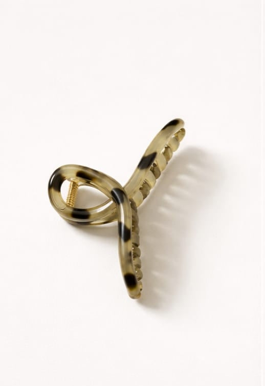 Elegant Twist Claw Clip