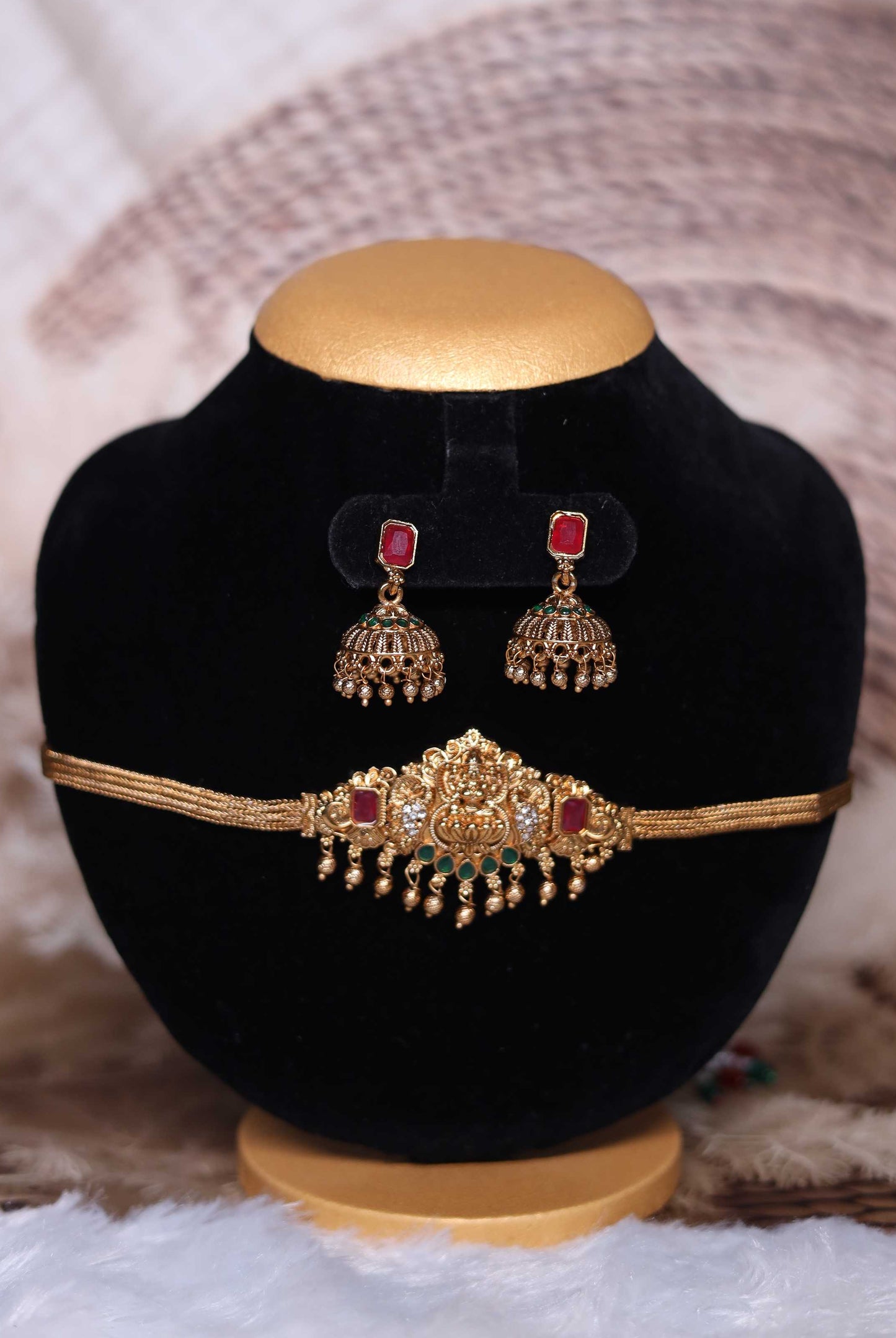 Mayura Empress Bajuband & Choker Set
