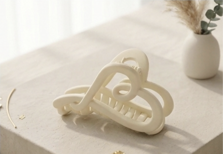 Amore Matte Claw Clip
