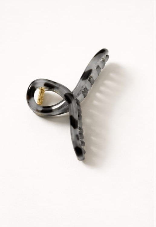 Elegant Twist Claw Clip