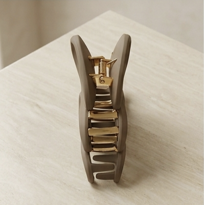 Wavy Hair Claw Clip