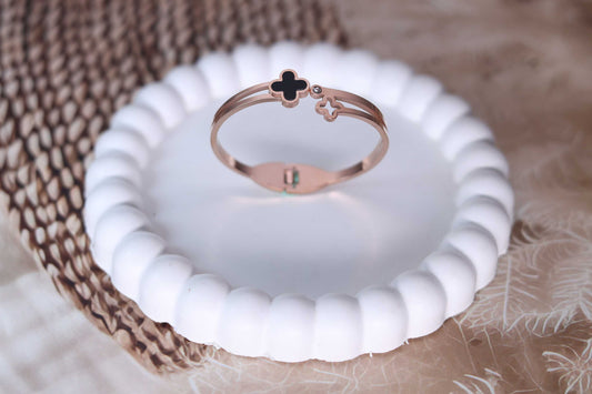 Midnight Clover Bracelet
