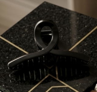 Sculpted Loop Claw Clip